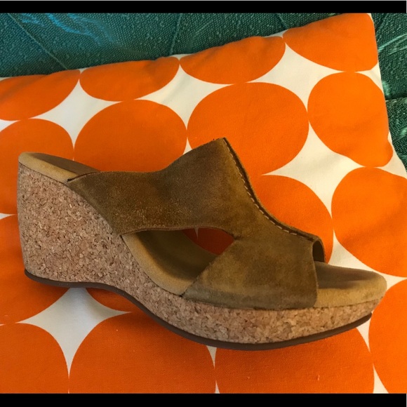 Clarks Shoes - Clark’s elements Tan Light Brown Suede wedge 7 M